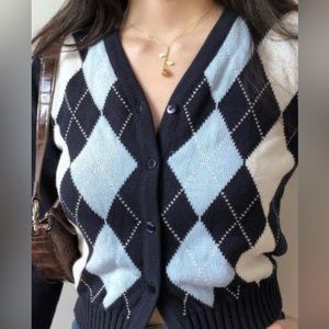 Use but like New Brandy Melville Elizabeth Sweater! No tag BLUE AND OTHER GREY